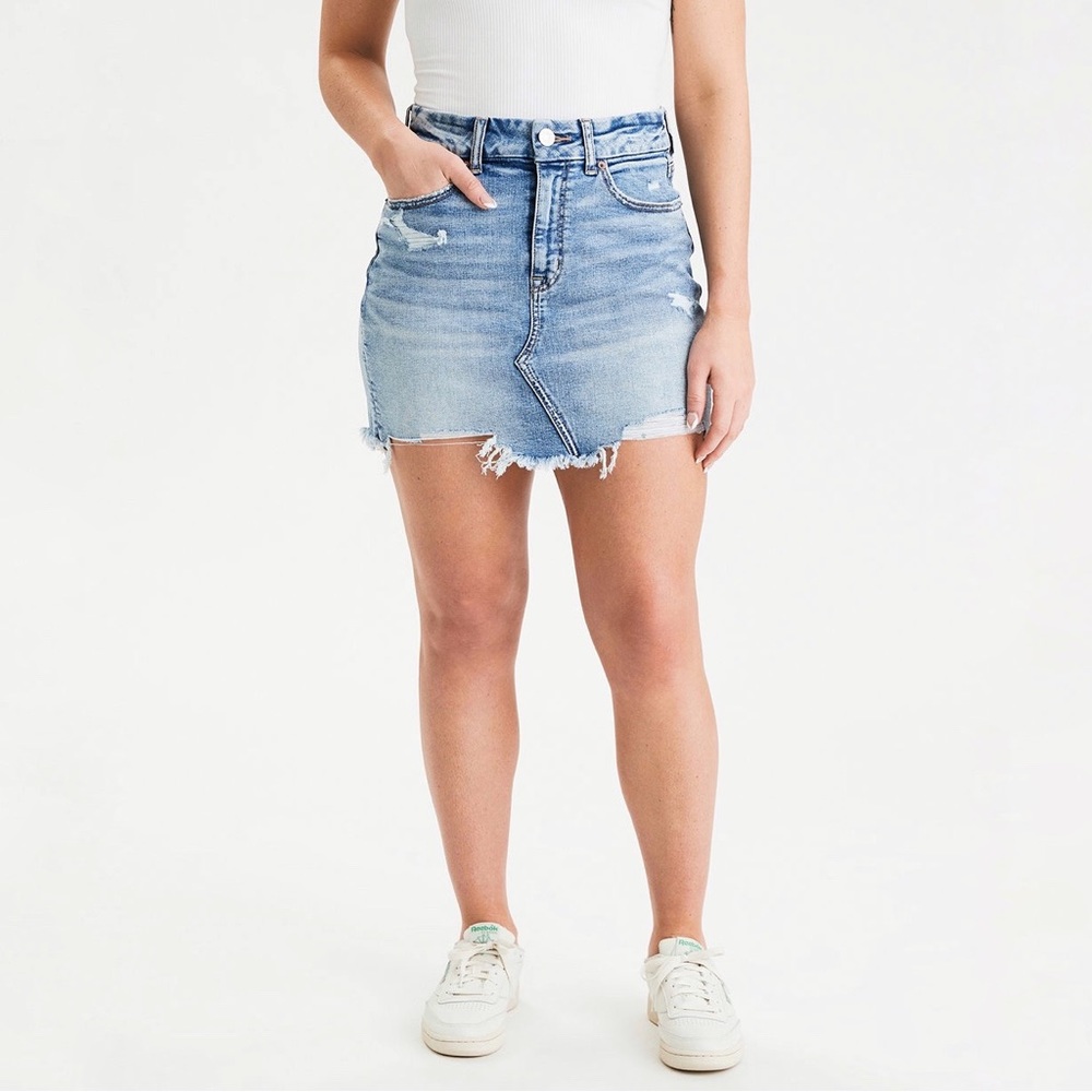 American Eagle | Curvy Hi Rise‎ Mini Denim Skirt Distressed Size 00